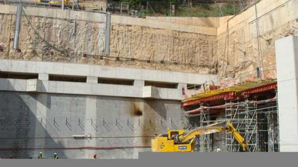 Estación de metro para L5 en Plaza d’Isop, Barcelona — 3