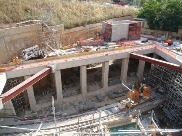 Estación de metro para L5 en Plaza d’Isop, Barcelona — 14