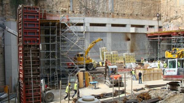 Estación de metro para L5 en Plaza d’Isop, Barcelona — 1
