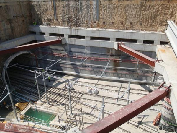 Estación de metro para L5 en Plaza d’Isop, Barcelona — 17