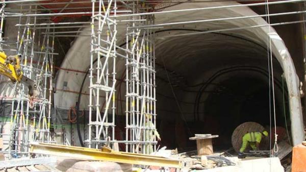 Estación de metro para L5 en Plaza d’Isop, Barcelona — 6